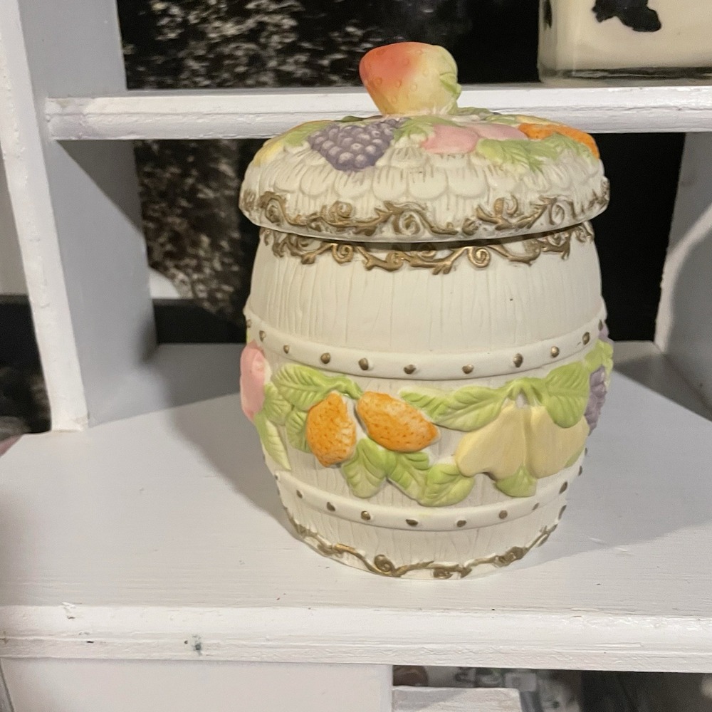 Vintage‎ Biscuit Barrel/Cookie Jar with Raised Fruit  decor  Estate